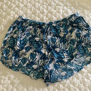 Tropical print shorts with drawstring and pockets